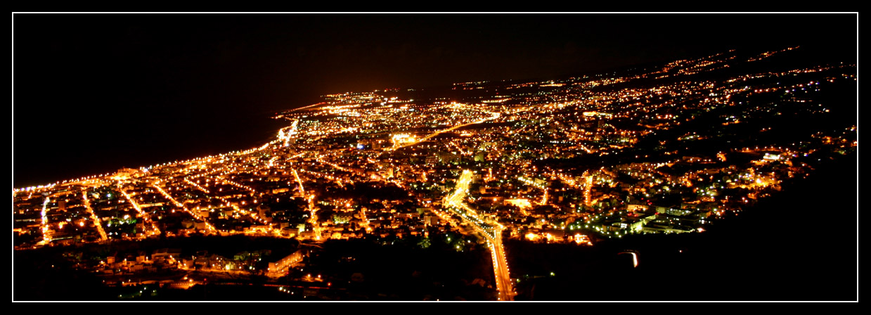 st_denis_by_night_00.jpg